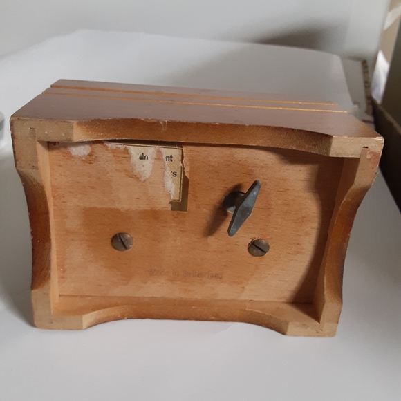 Vtg Thorens small wood music  box - Picture 10 of 11